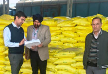 Agriculture Department inspects fertiliser rake operations at Bari Brahmana Railhead