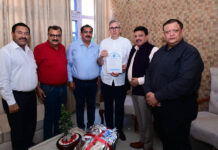 CM meets delegations in Jammu, assures them priority redressal of public issues