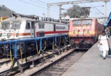 J-K: Special trains to ferry 1,500 people stranded due to highway closure