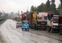 Fresh landslide leaves 1700 trucks stranded on Jammu-Srinagar NH; Doda bridge closed
